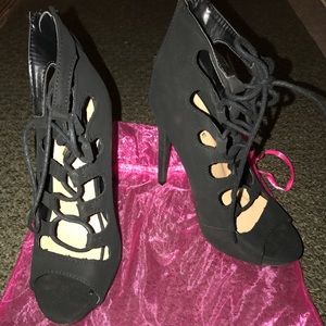 Black LolaShoetique brand new heels. Never worn.